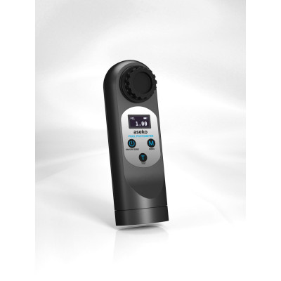 Digitální fotometr k rychlému měření kvality bazénové vody.