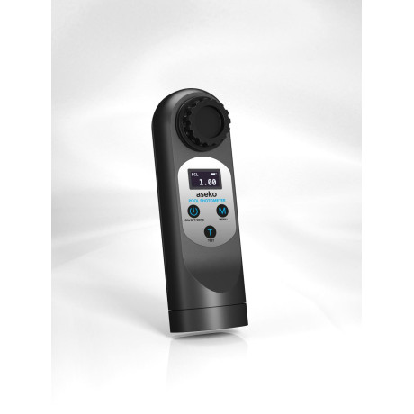 Digitální fotometr k rychlému měření kvality bazénové vody.