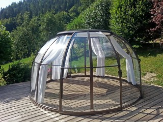 Stínící systém přidává zastřešení vířivé vany Orlando další možnosti využití Stínící systém přidává zastřešení vířivé vany Orlando další možnosti využití