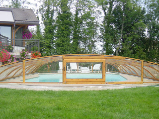 Zastřešení na bazén ELEGANT větších rozměrů v provedení imitace dřeva