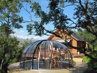 Zastřešení bazénu ORIENT je možno využít i jako zahradní altán Zastřešení bazénu ORIENT je možno využít i jako zahradní altán