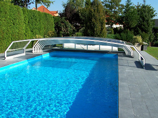 Zastřešení bazénu RIVIERA od výrobce kvalitních krytů na bazén Alukov a.s.