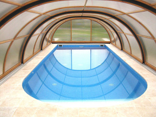 Vnitřní prostor zastřešení bazénu TROPEA NEO™