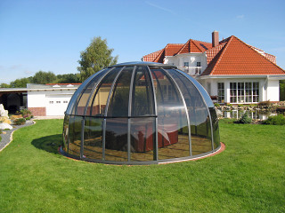 Zastřešení vířivky SPA DOME ORLANDO® v antracitové barvě Zastřešení vířivky SPA DOME ORLANDO® v antracitové barvě