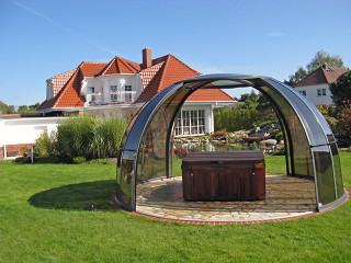 Zastřešení vířivé vany SPA DOME ORLANDO® se stane perlou na Vaší zahradě Zastřešení vířivé vany SPA DOME ORLANDO® se stane perlou na Vaší zahradě