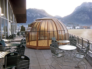 Zastřešení vířivé vany SPA DOME ORLANDO® s imitací dřeva na hliníkových profilech konstrukce Zastřešení vířivé vany SPA DOME ORLANDO® s imitací dřeva na hliníkových profilech konstrukce