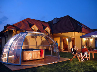 Večerní romantika u zastřešení vířivky SPA DOME ORLANDO® Večerní romantika u zastřešení vířivky SPA DOME ORLANDO®